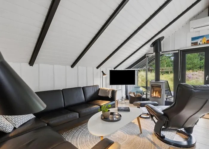 Holiday home Torbjoern - 1-1km From The Sea By Interhome *